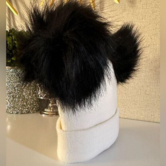 Cozy Panda Knit Beanie with Pom-Pom Ears for Kids - Picture 5 of 17